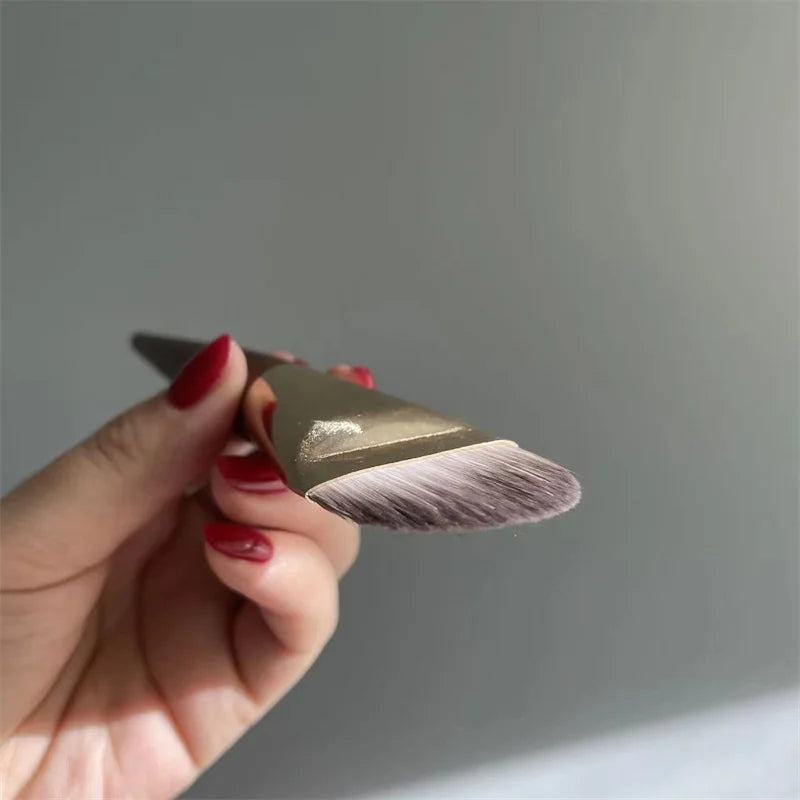 Nova Glam Essentials Ultra-Thin Contour Brush – Flat Foundation & Cream Blending Tool