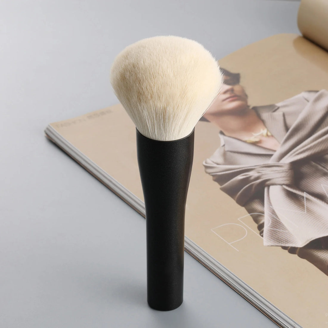 Nova Glam Essentials Large Powder Brush – Soft Nylon Bristles for Setting & Blending
