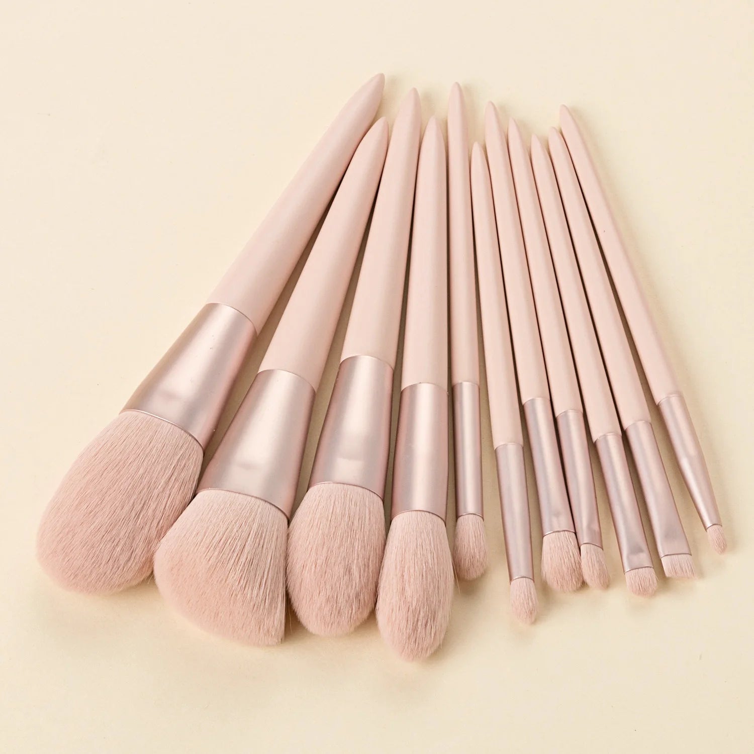 Hypoallergenic Synthetic Bristles – Gentle Blending for Sensitive Skin