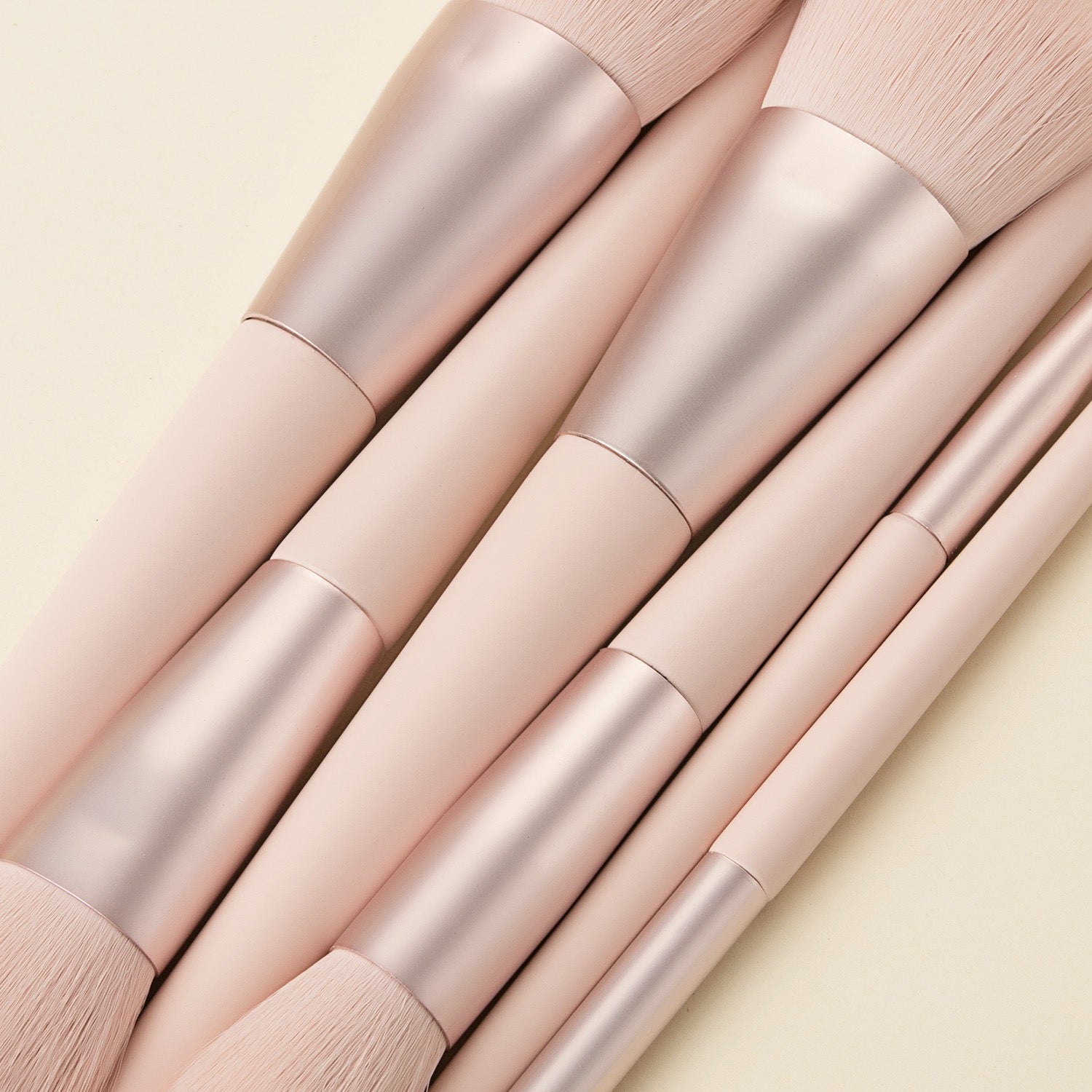 Hypoallergenic Synthetic Bristles – Gentle Blending for Sensitive Skin