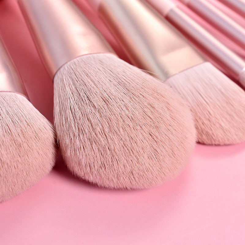 Hypoallergenic Synthetic Bristles – Gentle Blending for Sensitive Skin