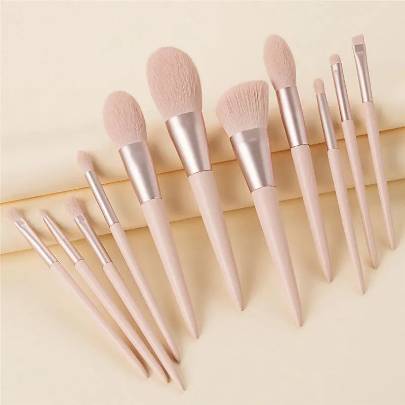 Hypoallergenic Synthetic Bristles – Gentle Blending for Sensitive Skin