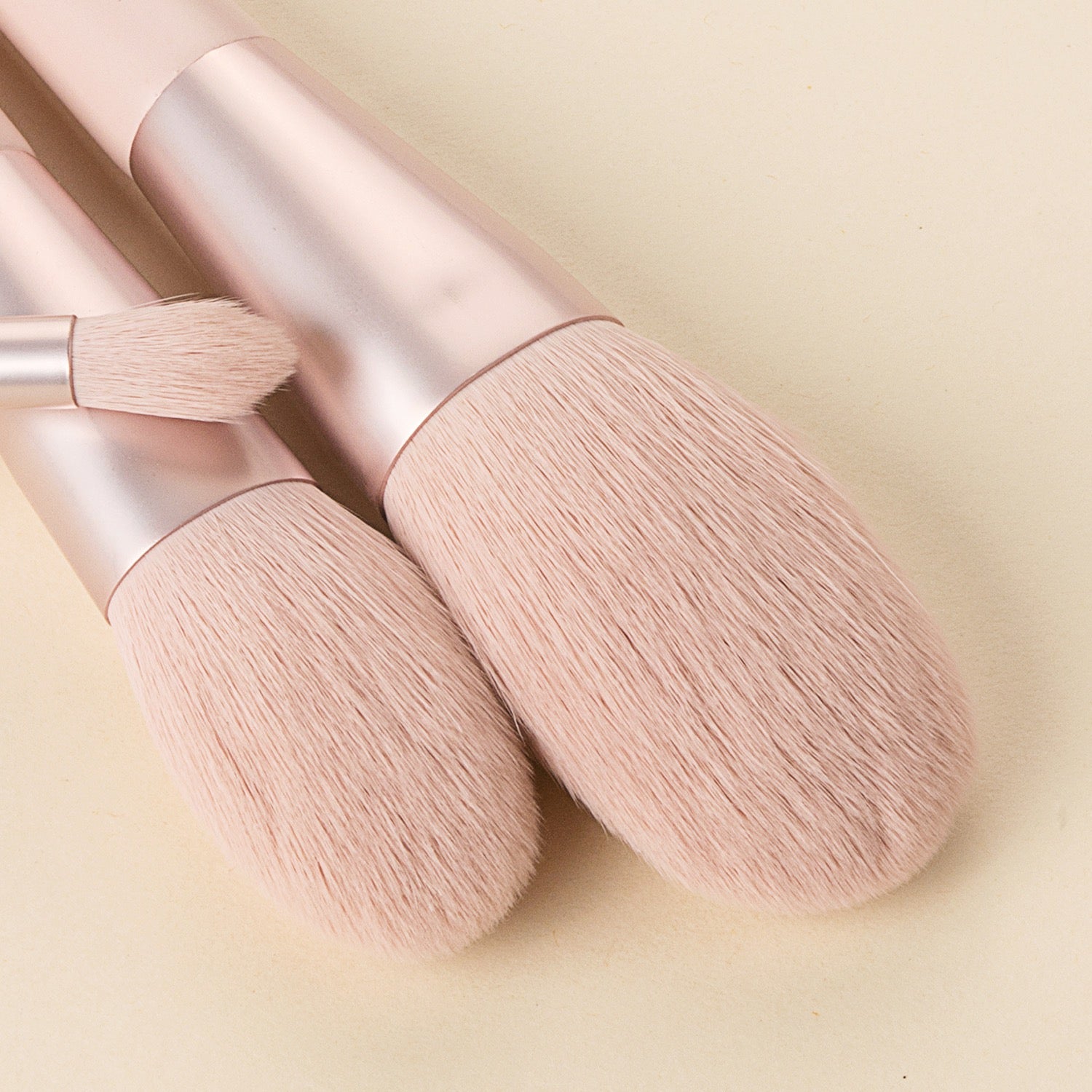 Hypoallergenic Synthetic Bristles – Gentle Blending for Sensitive Skin